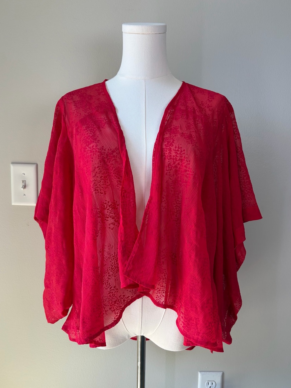 Pins and Needles Red Sheer Floral Short Sleeve Open Kimono Overpiece Boho Chic